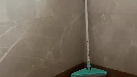 Seksi desi kız tek başına banyo yapıyor ve kendini parmaklıyor