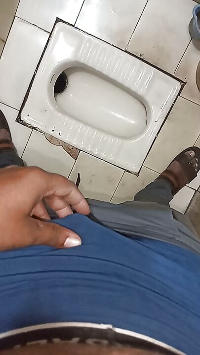 산주 쿠마리가 내 인디언 자지를 빨고 손가락질함