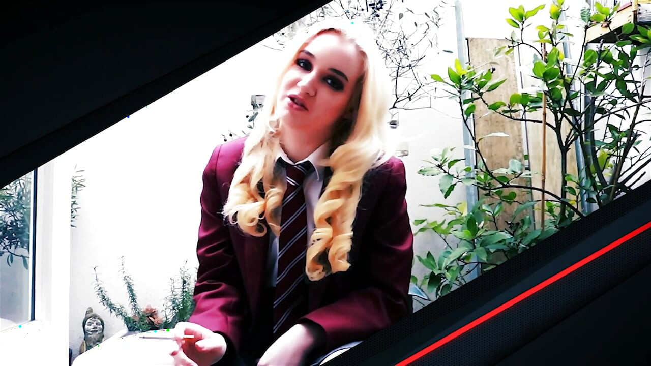 Mamă sexy Ruby o învață pe Victoria să mănânce pizda