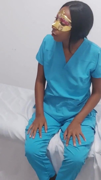 Detik emosi dari "Rakan sekerja perubatan melakukan perkara dewasa di pengusung hospital."