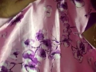 我的粉色缎面睡衣