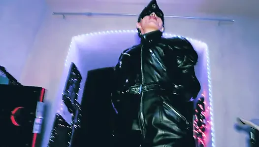 Nyonya eva lateks fetish sepatu bot kulit lengkap domina berseragam bdsm kink milf hot