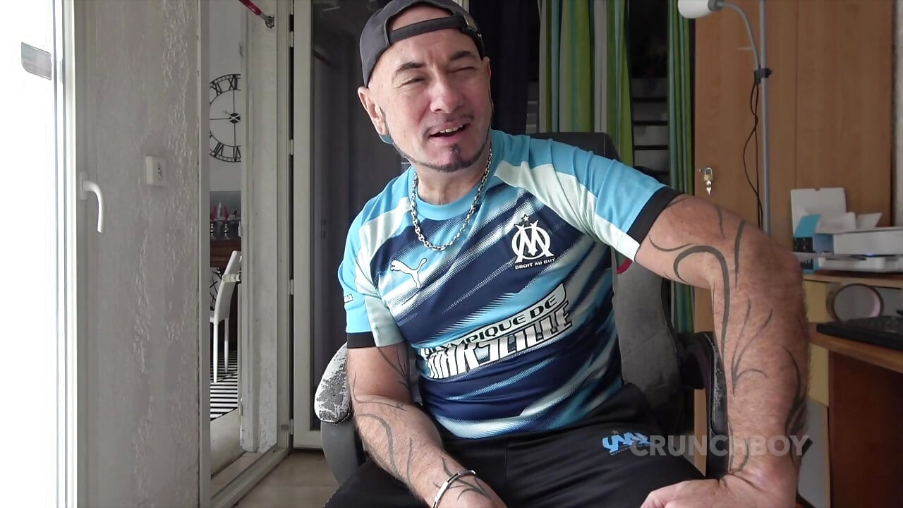 惊喜三人性爱派对机智三个 twinks 不是真正的同性恋，但