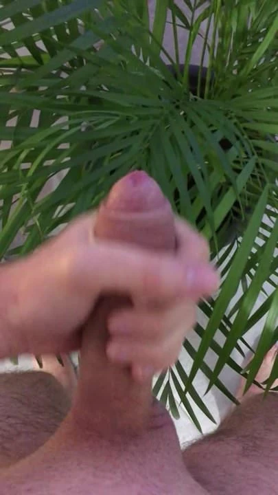 Superbe Ejaculation sur la table basse