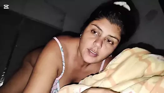 Saya mengongkek ibu tiri India dengan pantat besarnya