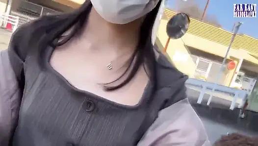 Nackte nüppel spazieren, wo überfüllte augen einen heißen, engen gipfel auf ihre frechen tipps machen, phase.1