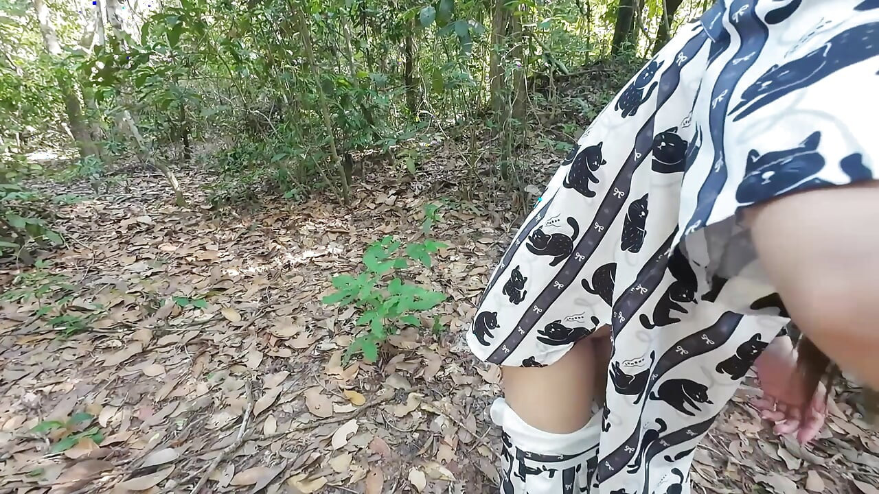 Thai girl walks and brags about peeing pain in the forest, but pushes to masturbate Thai Voice