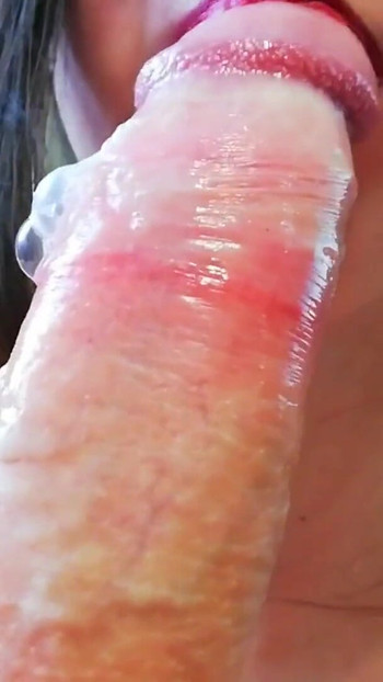 Momen wajib dibagikan dari "Blowjob yang sangat ceroboh dengan air mani di mulut close-up"