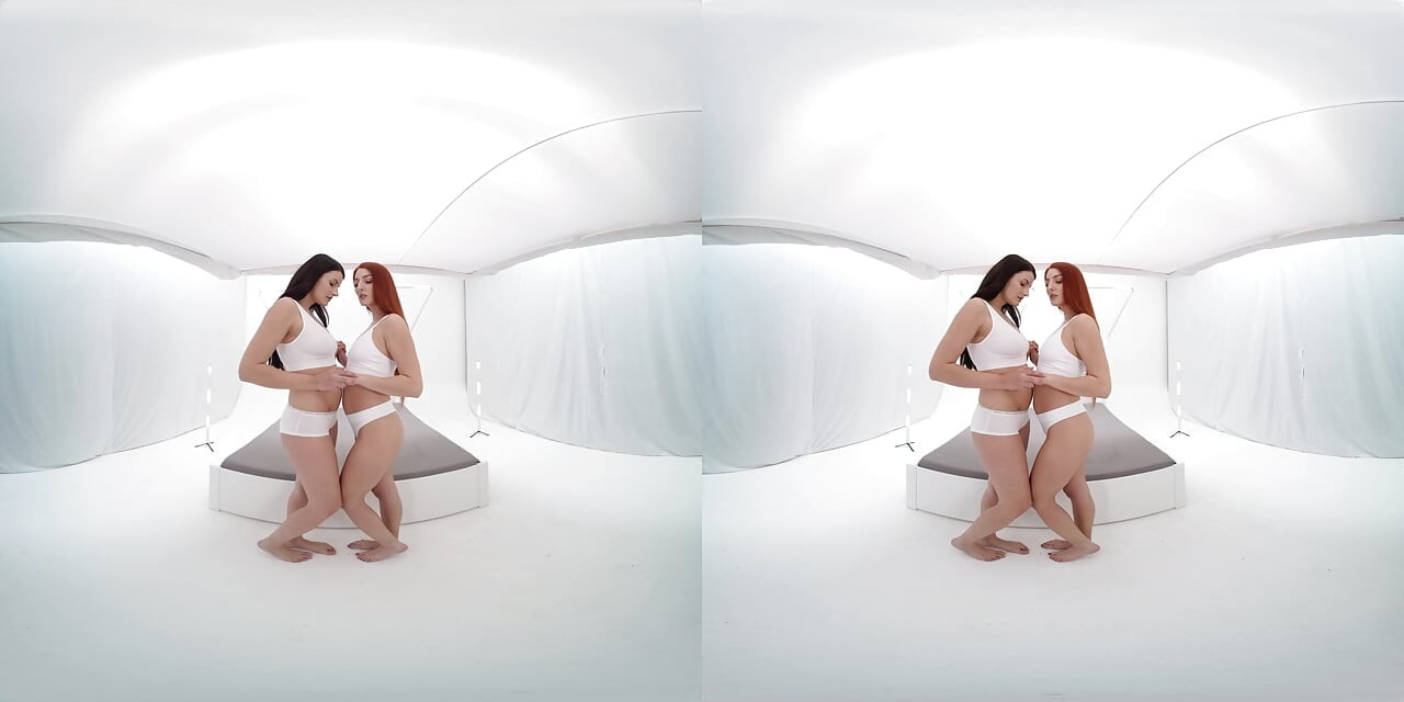 Petualangan seks anal dildo bareng si mungil tina - di vr