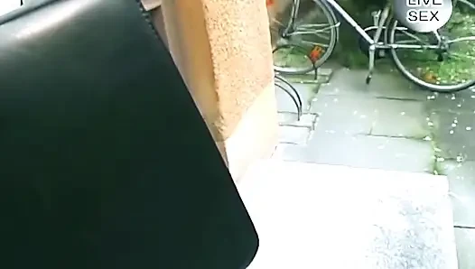 Cewek hot rambut pirang ini lagi asik muasin memeknya pakai dildo ukuran XL