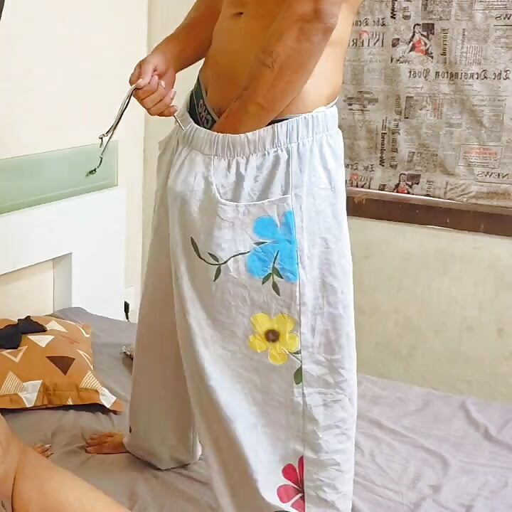 Rahul lefeküdt Pratibhával a férje távozása után