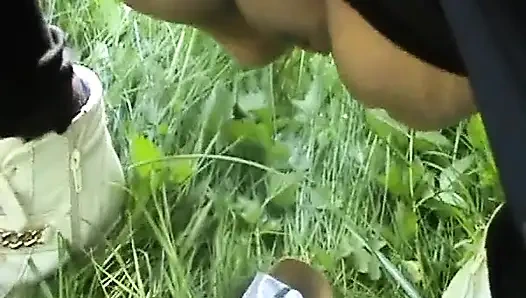 Dışarıda Dikkat Et, Ayakkabılarla Bile Işemeyim.