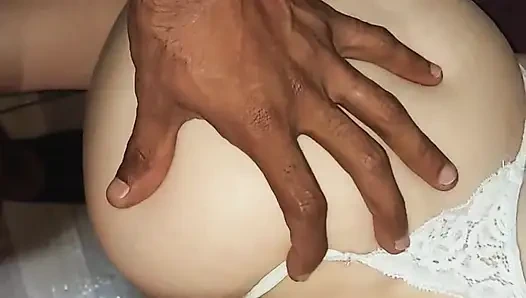 Aku menahan kontol ngaceng ini untuk muasin pacarku sampai dia crot di dalam