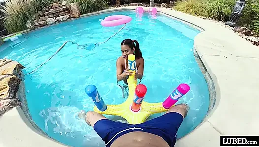24 hours of summer: pool day with my boyfriend