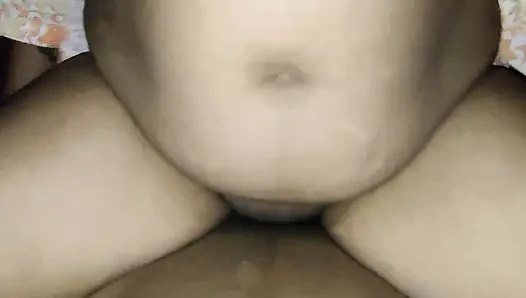 Ekta Bhabhi sagte, bring ein kondom mit und fick mich dann.virales video mms ficken vlog