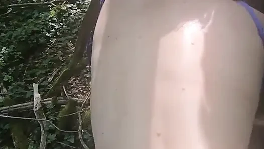 Aku kepergok ngintip cowok ini lagi asik ngentot memek tante seksiku