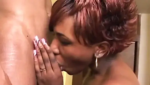 Großes schwarzes paar, retro-arsch penetriert