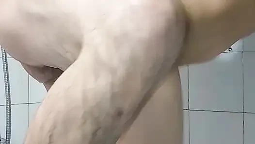 Hubby lures wife to bathtub and eats her taste