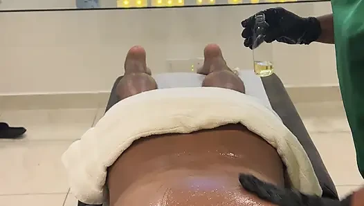 Leyne Rodriguez: heiße latina in Massage-uniform gibt eine intensive eingeölte session