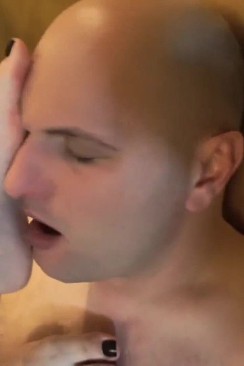 दीवानी महिलाओं का दबदबा महिला अपने कामुक गुलाम को दंडित कर रही है