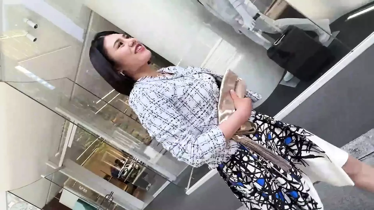 Cuckold The Great Sales In The Club. part 1