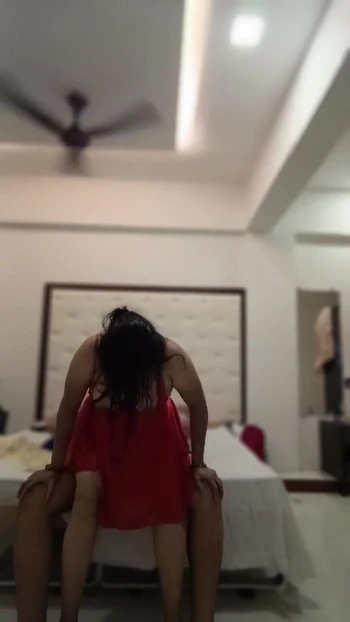 Jaw-dropping moment from "Desi aunty riding in hotel"