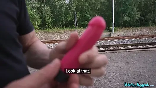 Public agent - mia trejsi bekommt einen mund voller sperma