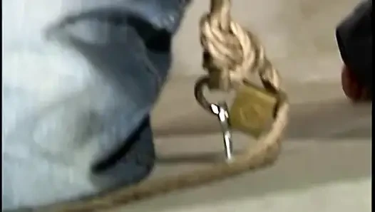 Nomi зажали на пол и т.д.