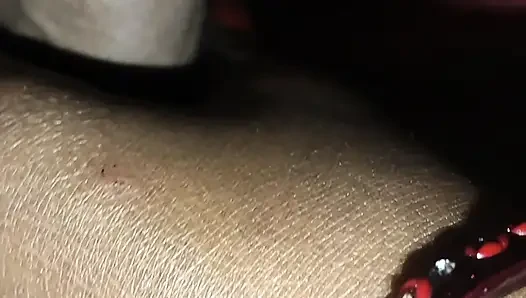 Hintli kadının götüne vurdu
