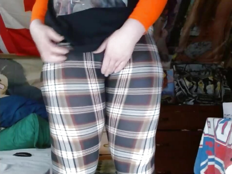 Fat Sissy CosmicJones88 Shakes Big ass in Leggings and without