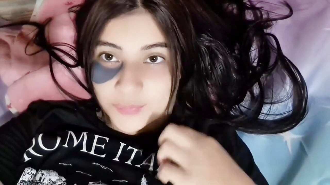 Yuliethgomez sirve grandes almohadillas de culo y súplicas de garganta profunda