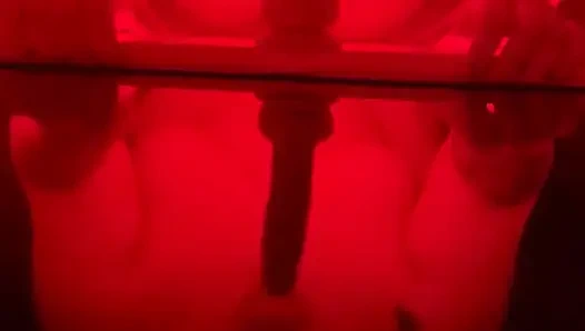 BBW MILF nimmt dildo schmutzig pOV tief in den hals