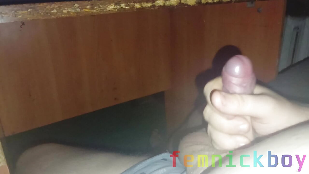 Fat dude jerks off his veiny cock and cums