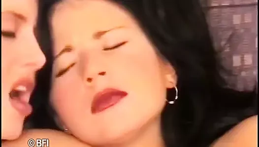 Küçük etekli kızlar