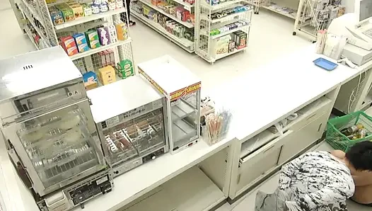 Bu markette çok fazla göz teması