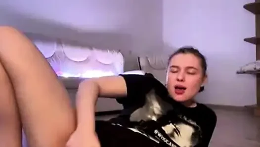 Fisting memek close up dan pertunjukan toket berminyak dengan jucielussie