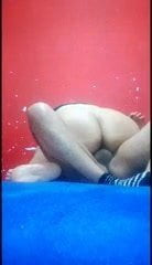 Mama y yo compartiendo cama y terminamos follando