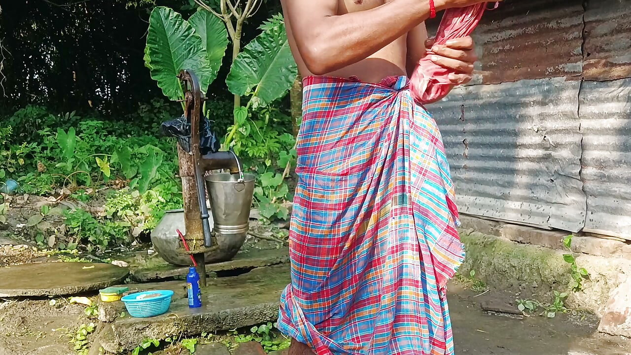 Tha guy is to hot love this style bath