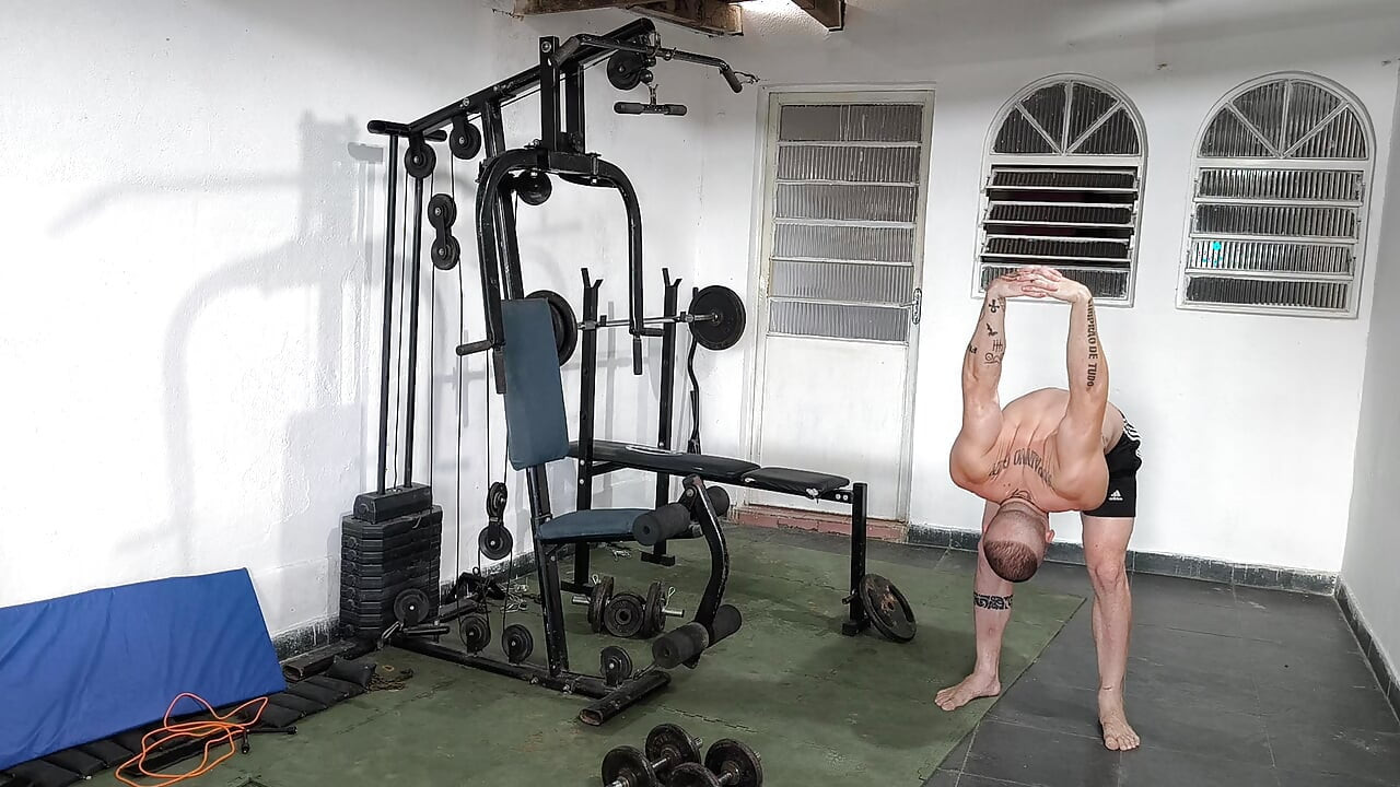 Carmona training naked