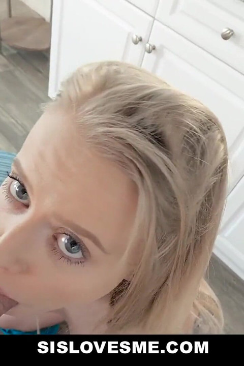 Stepsister Spreads Her Legs for Her Stepbrother to Slide His Girthy Dick Inside Her Tight Pussy