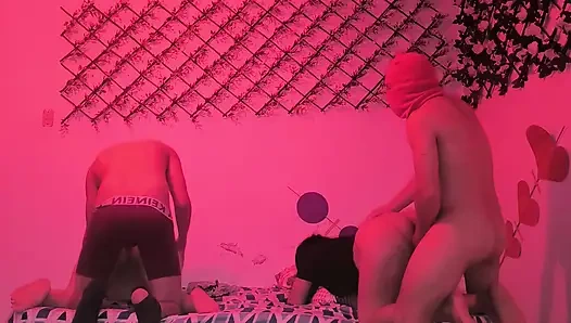 Zwei paare ficken gleichzeitig mit billigen huren aus Indien