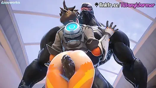 Быстрая шлюшка спаривается с Symbiote