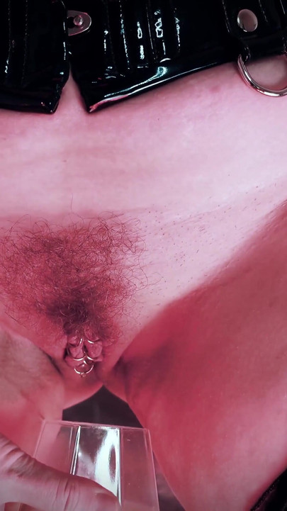 Oförglömligt ögonblick från "Curvy hot MILF - onda häxa solo fitta onani och kissa (Arya Grander) gratis skräckporr"