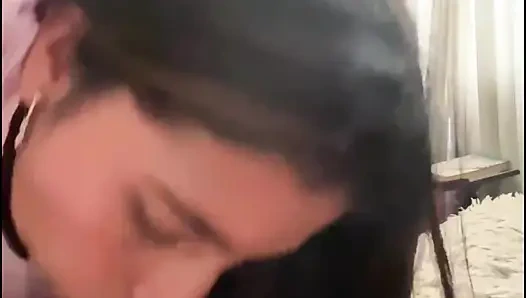 Красивая Индийская Женщина С Красивым Лицом Сосёт Член, А Потом Её Трахают, У Неё Впечатляюще Большая Попка