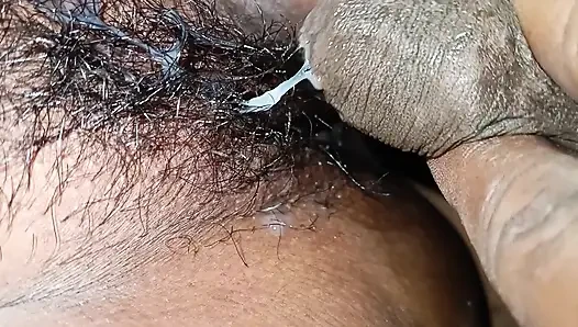 Bhabi ke Ghar uski chut par mal gira
