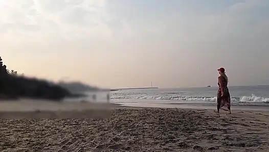 Istri pirang dewasa menikmati seks dengan stoking