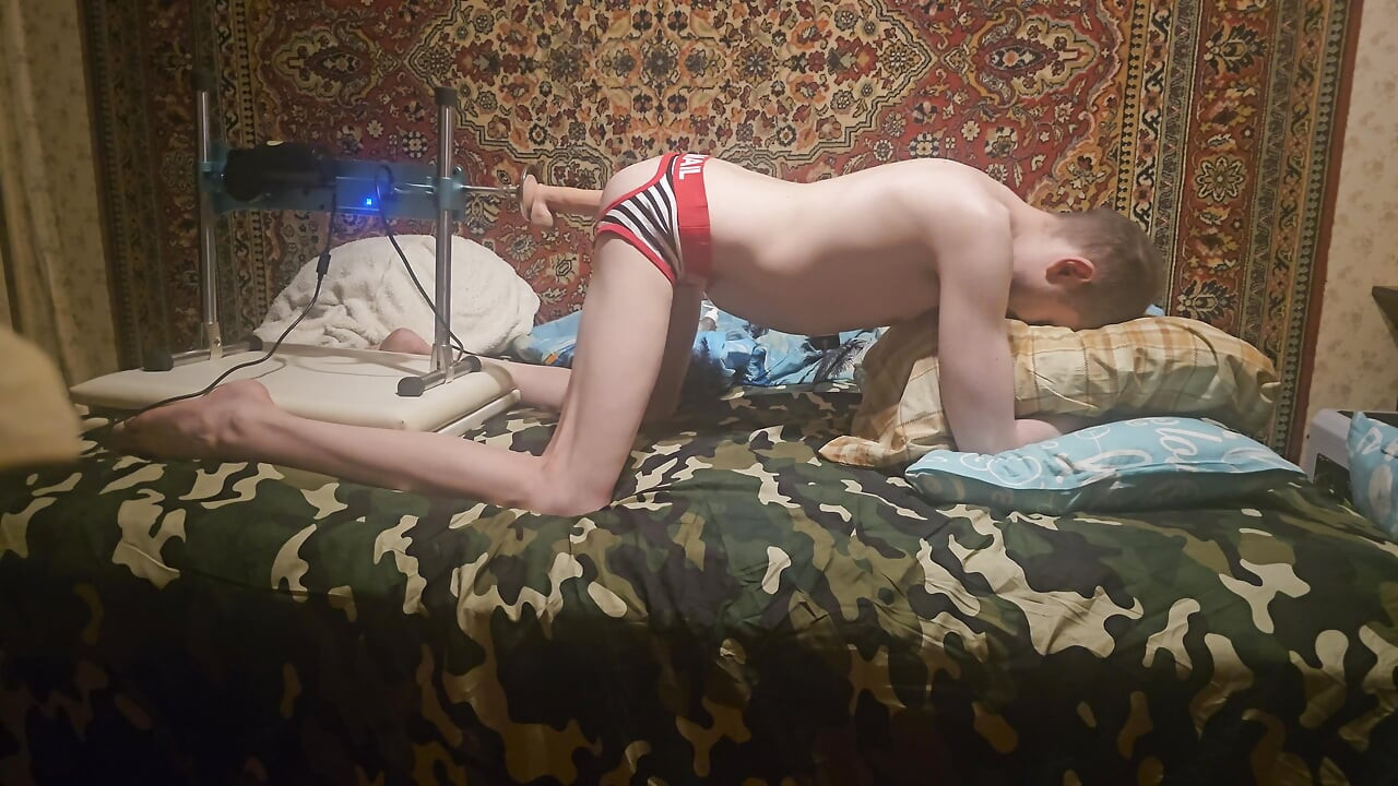 Huge dildo fuck machine rough anal session