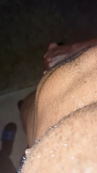 Éjaculation dehors sur le sentier