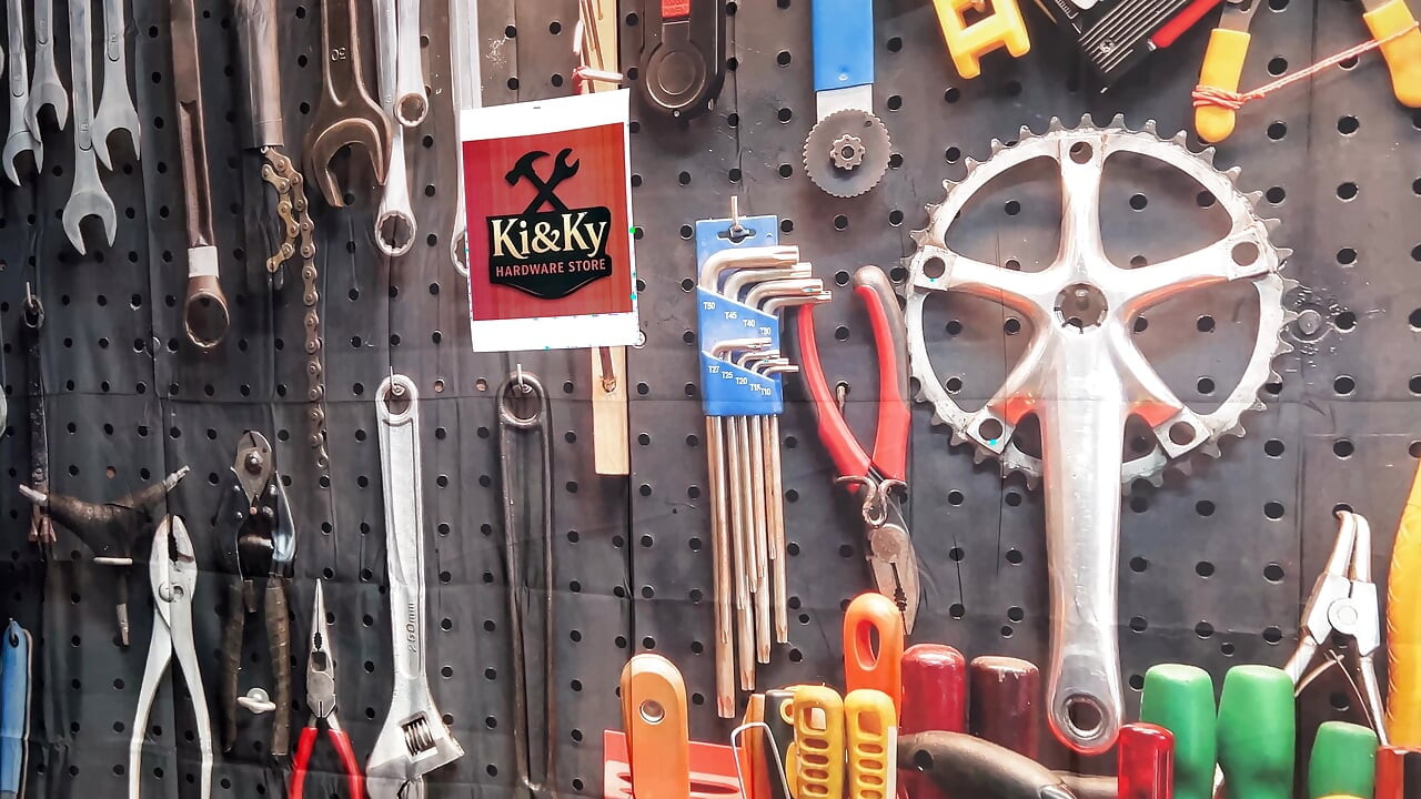 Kinky Hardware Store - Cliff Media Productions