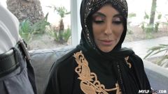 Мусульманская жена принимает хуй этого мужика
